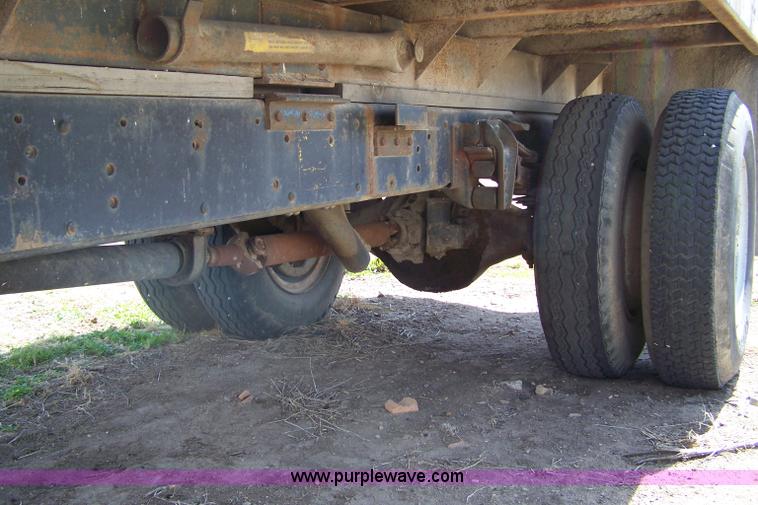 image for item 7334 1970 International Lonestar 1700 dump truck