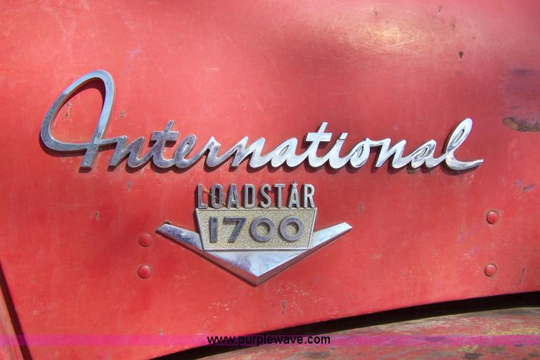 image for item 7334 1970 International Lonestar 1700 dump truck