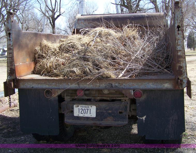 image for item 7334 1970 International Lonestar 1700 dump truck