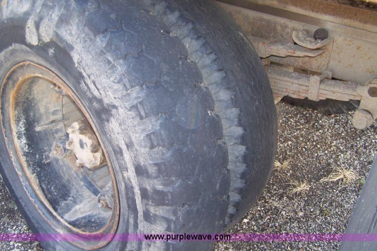 image for item 7334 1970 International Lonestar 1700 dump truck