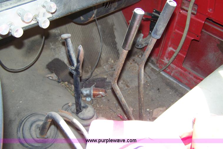 image for item 7334 1970 International Lonestar 1700 dump truck