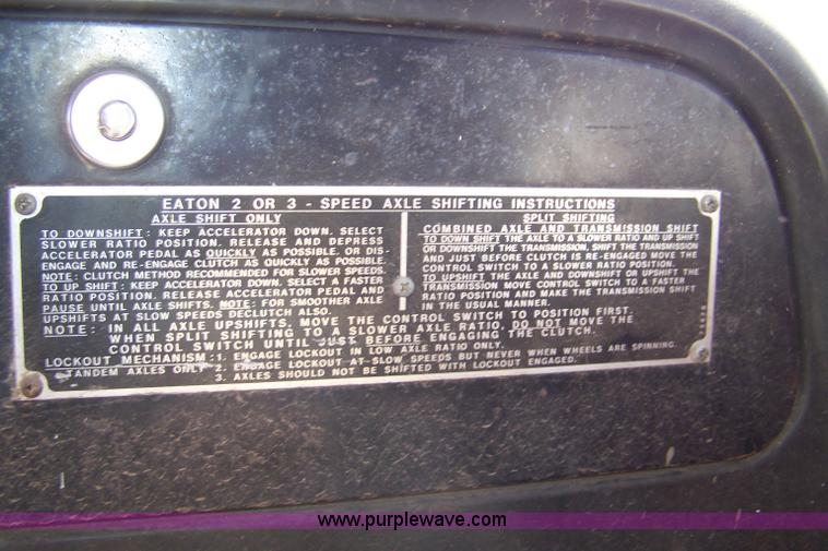 image for item 7334 1970 International Lonestar 1700 dump truck