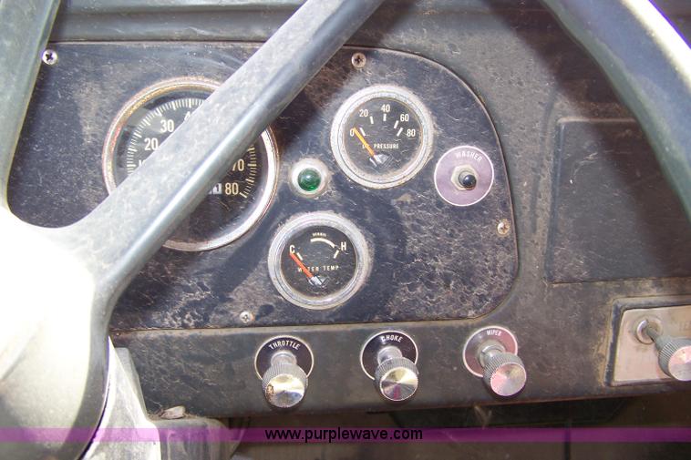 image for item 7334 1970 International Lonestar 1700 dump truck