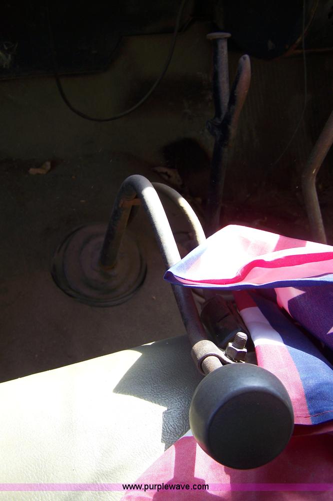 image for item 7334 1970 International Lonestar 1700 dump truck