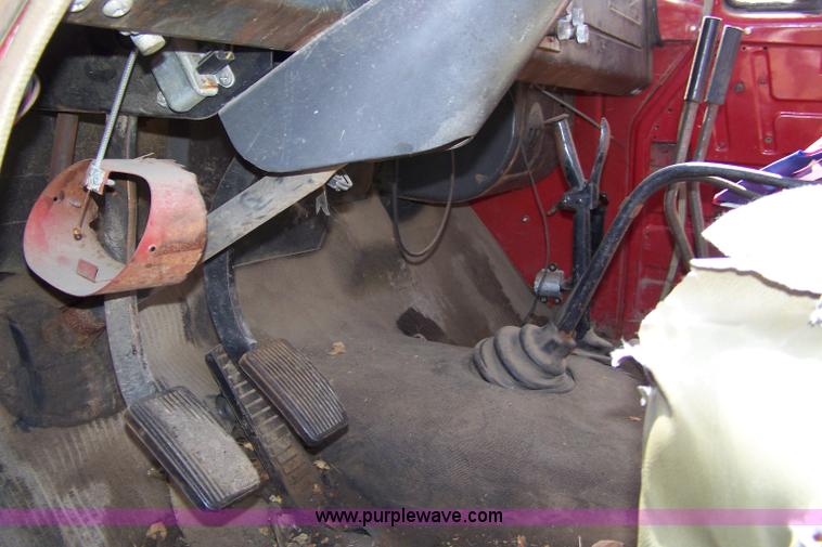 image for item 7334 1970 International Lonestar 1700 dump truck