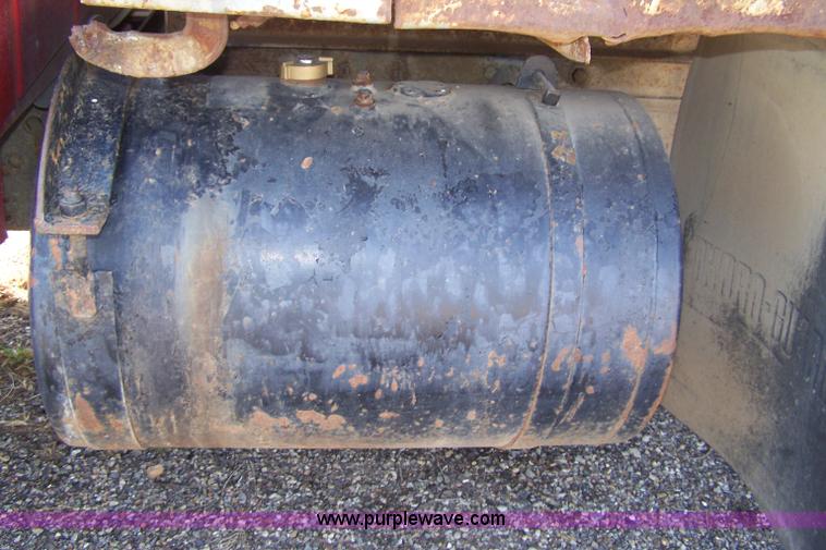 image for item 7334 1970 International Lonestar 1700 dump truck