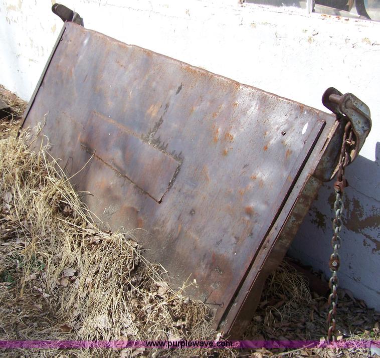 image for item 7334 1970 International Lonestar 1700 dump truck