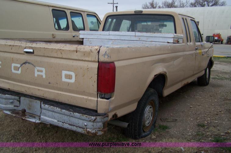 image for item 7342 1990 Ford F150 Custom extended cab pickup truck
