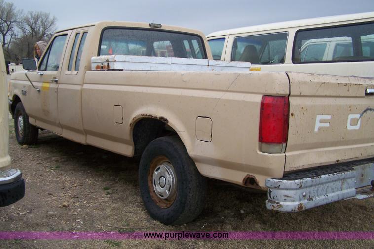 image for item 7342 1990 Ford F150 Custom extended cab pickup truck