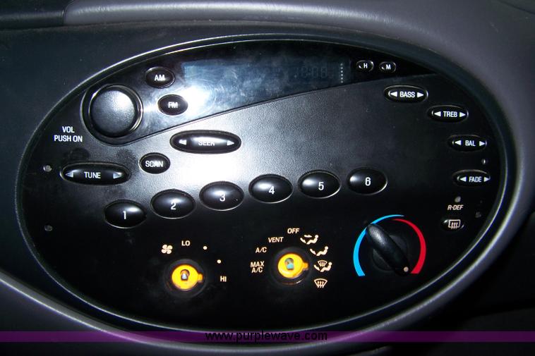 image for item 7346 1999 Ford Taurus LX