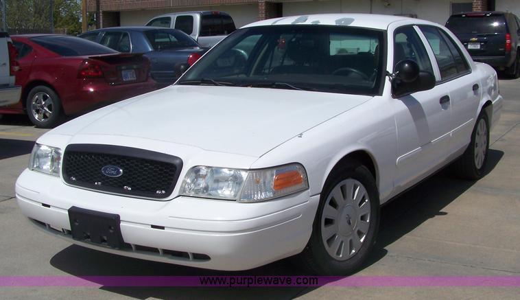 image for item 7466 2006 Ford Crown Victoria Police Interceptor
