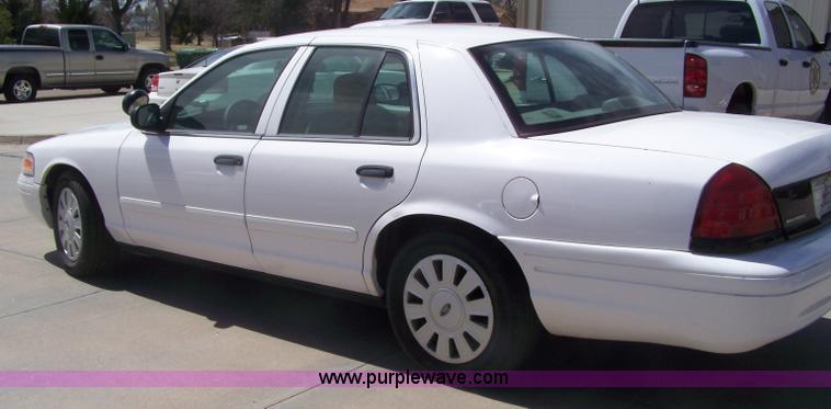 image for item 7466 2006 Ford Crown Victoria Police Interceptor