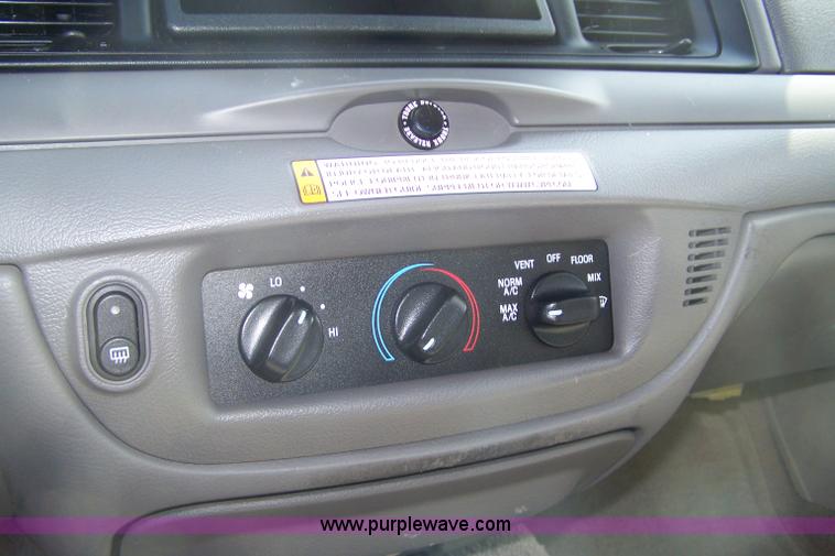 image for item 7466 2006 Ford Crown Victoria Police Interceptor