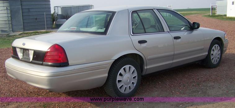 image for item 7467 2006 Ford Crown Victoria Police Interceptor