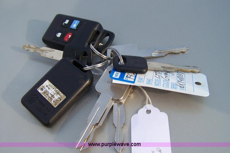 image for item 7467 2006 Ford Crown Victoria Police Interceptor