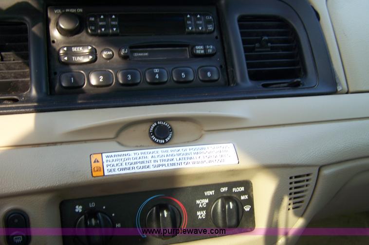 image for item 7467 2006 Ford Crown Victoria Police Interceptor