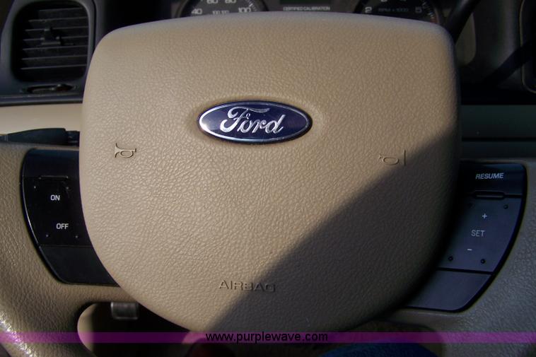 image for item 7467 2006 Ford Crown Victoria Police Interceptor