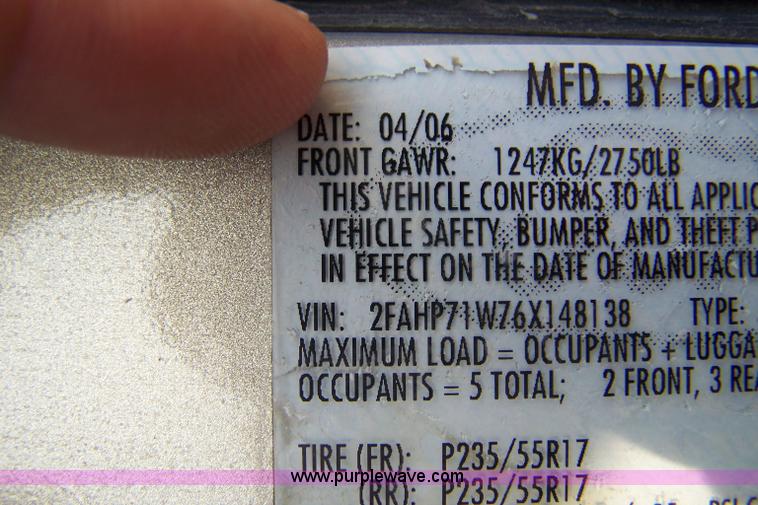 image for item 7467 2006 Ford Crown Victoria Police Interceptor