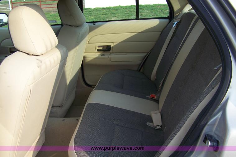 image for item 7467 2006 Ford Crown Victoria Police Interceptor