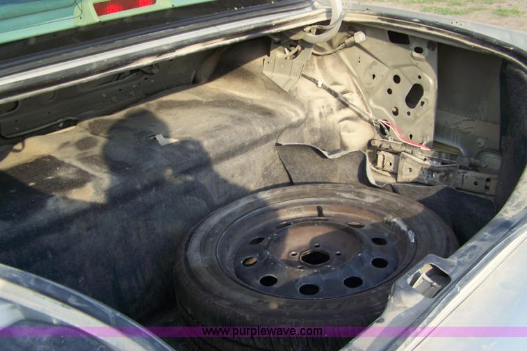 image for item 7467 2006 Ford Crown Victoria Police Interceptor