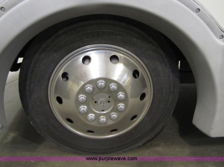 image for item 8480 1992 Chevrolet P30 Fleetwood Coronado RV motor-home