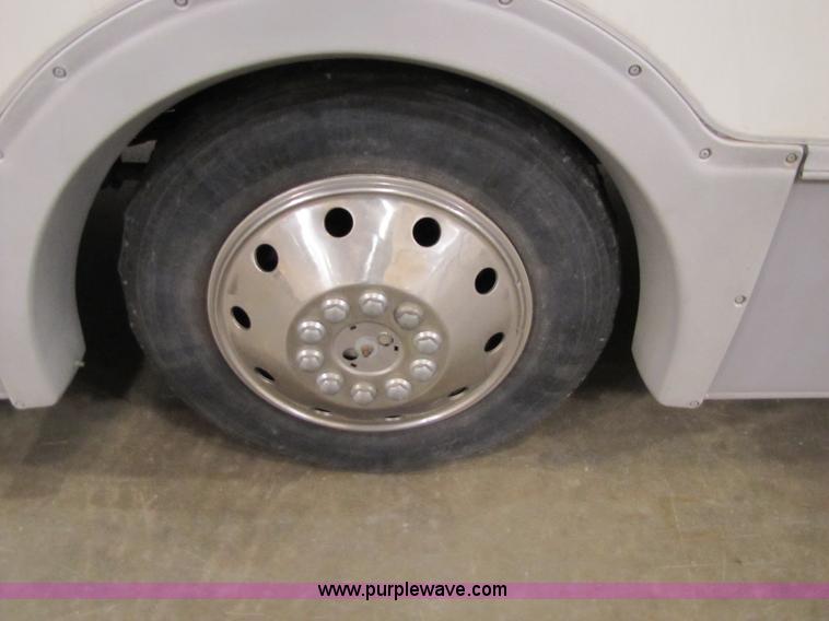 image for item 8480 1992 Chevrolet P30 Fleetwood Coronado RV motor-home