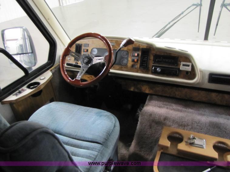 image for item 8480 1992 Chevrolet P30 Fleetwood Coronado RV motor-home