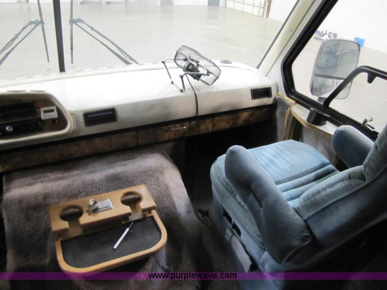 image for item 8480 1992 Chevrolet P30 Fleetwood Coronado RV motor-home