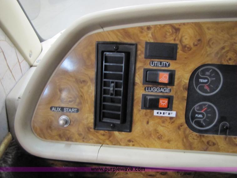 image for item 8480 1992 Chevrolet P30 Fleetwood Coronado RV motor-home