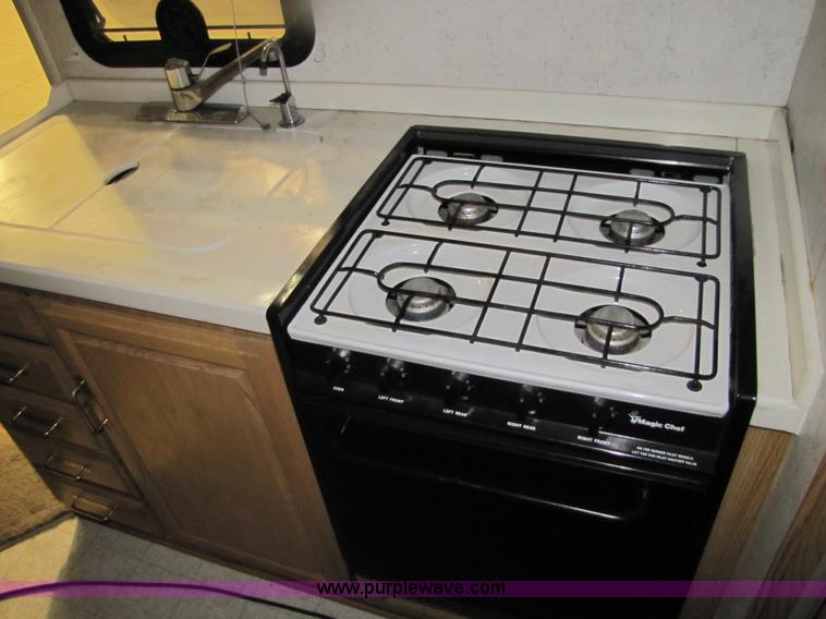 image for item 8480 1992 Chevrolet P30 Fleetwood Coronado RV motor-home