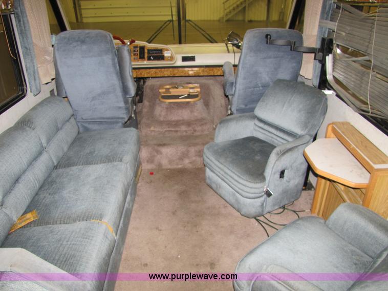 image for item 8480 1992 Chevrolet P30 Fleetwood Coronado RV motor-home