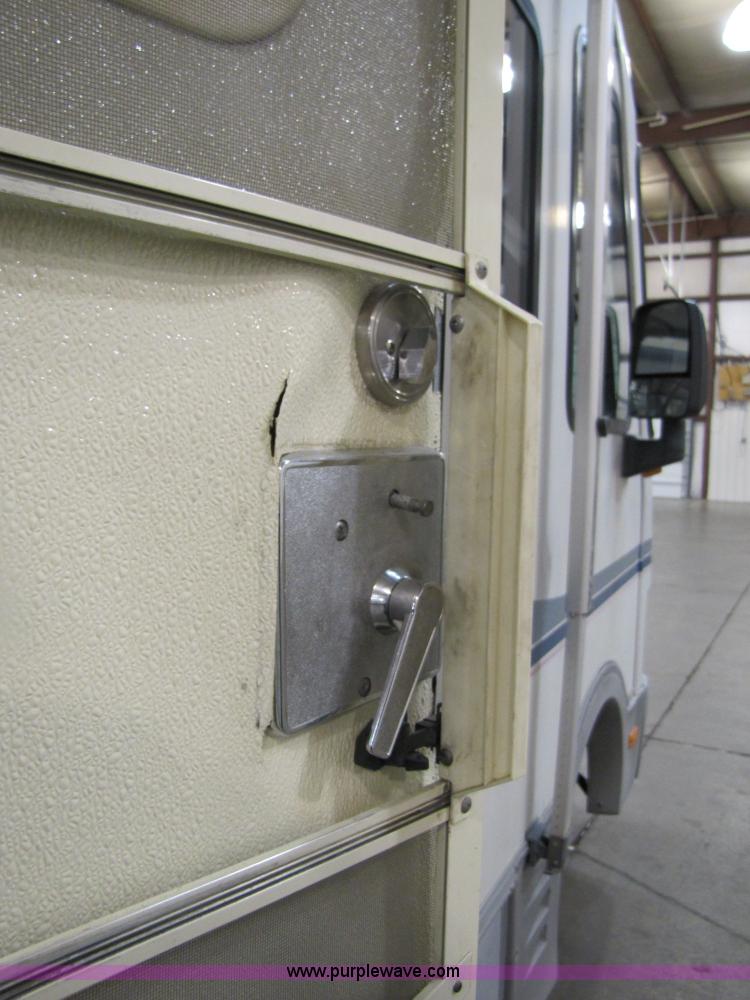 image for item 8480 1992 Chevrolet P30 Fleetwood Coronado RV motor-home