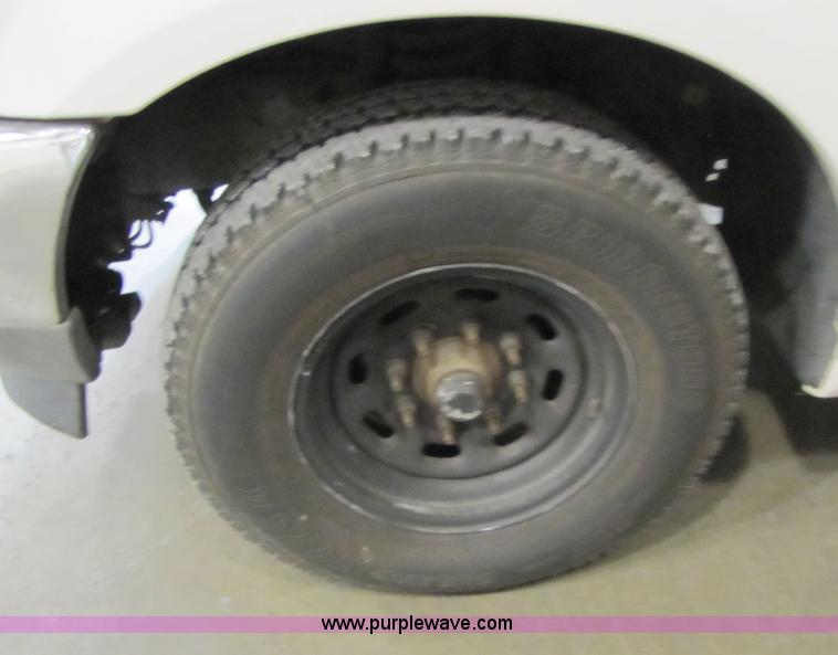 image for item 8545 2003 Ford F250 XL pickup truck