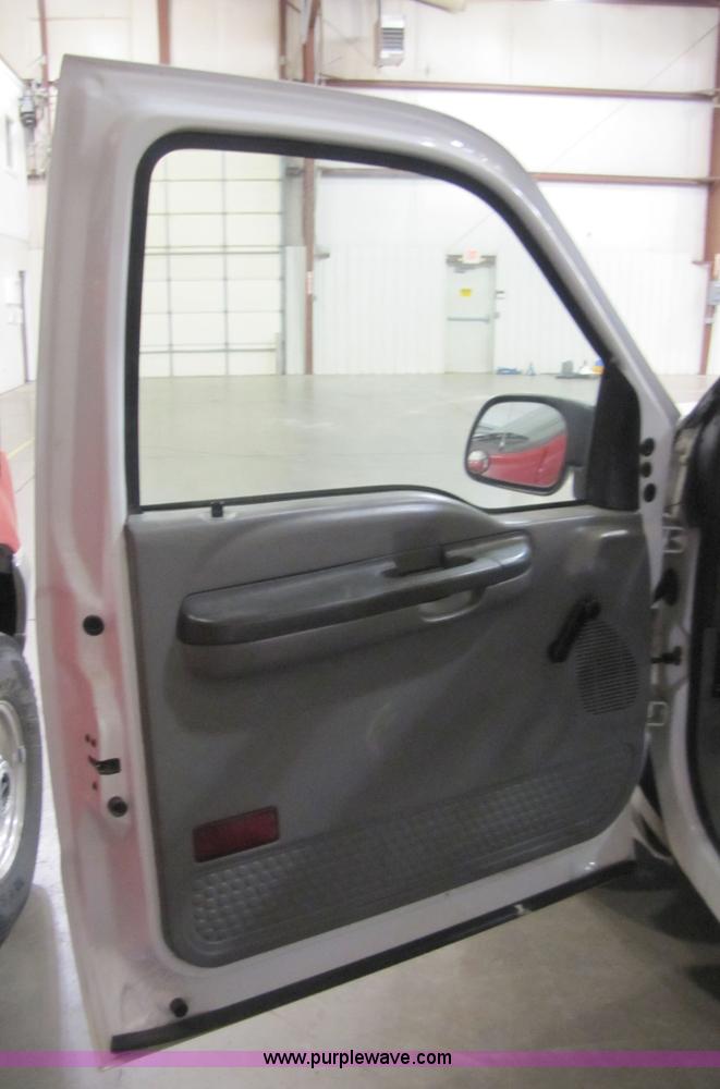 image for item 8545 2003 Ford F250 XL pickup truck