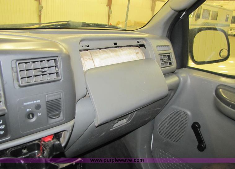 image for item 8545 2003 Ford F250 XL pickup truck