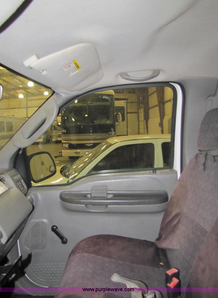 image for item 8545 2003 Ford F250 XL pickup truck