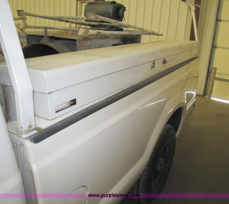 image for item 8545 2003 Ford F250 XL pickup truck