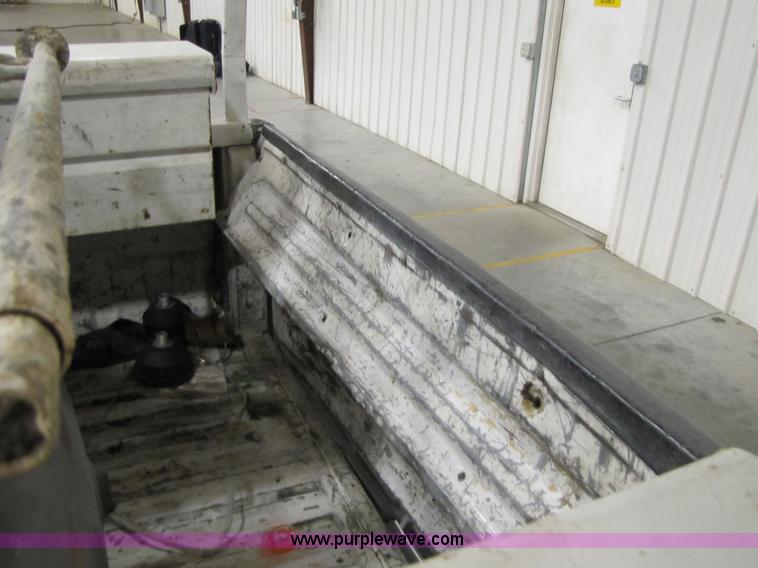 image for item 8545 2003 Ford F250 XL pickup truck