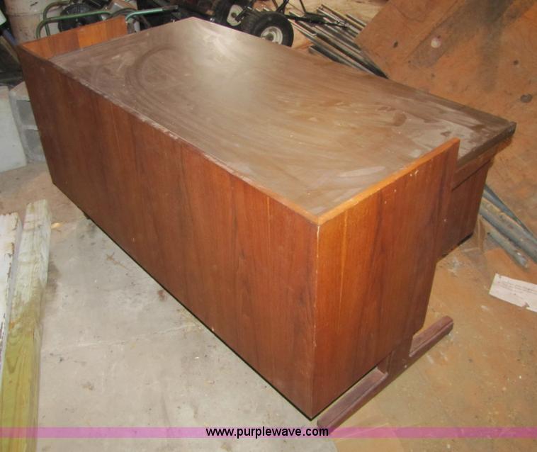 image for item 8664 Assorted office furniture