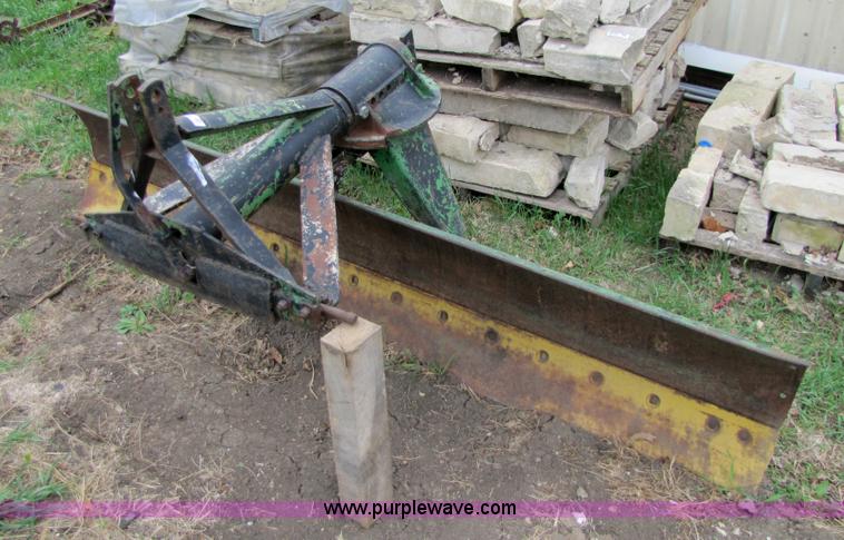image for item 8666 John Deere 8' blade