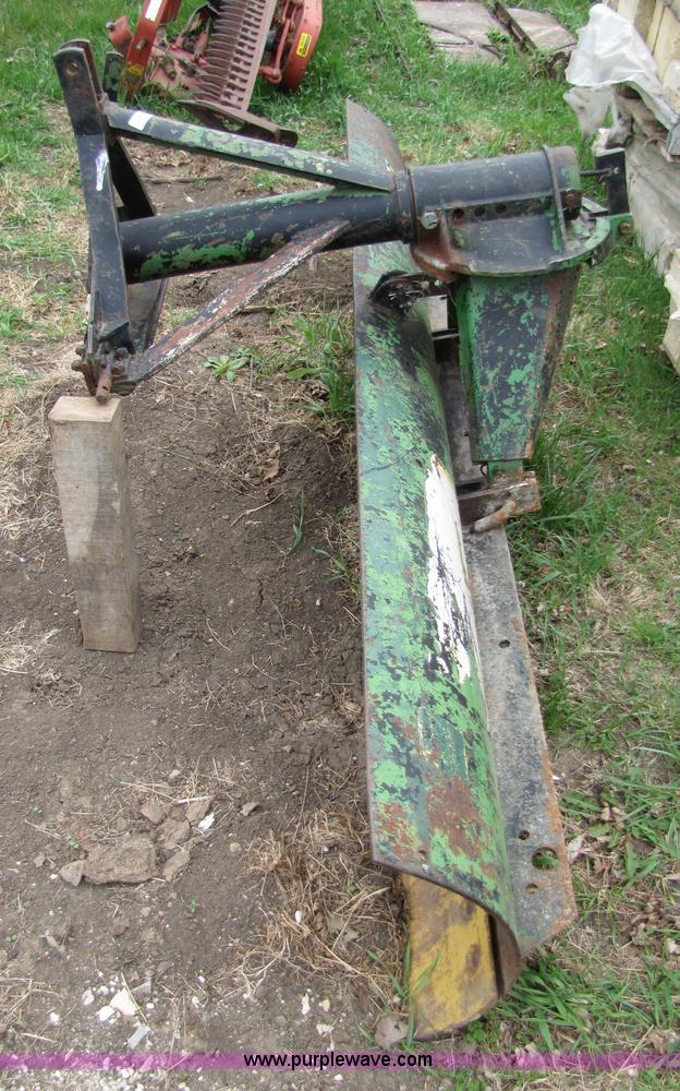 image for item 8666 John Deere 8' blade