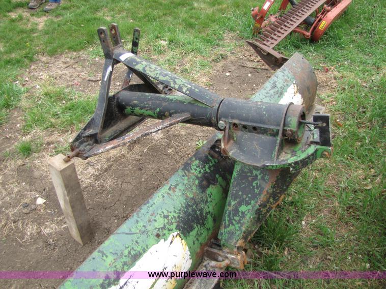 image for item 8666 John Deere 8' blade