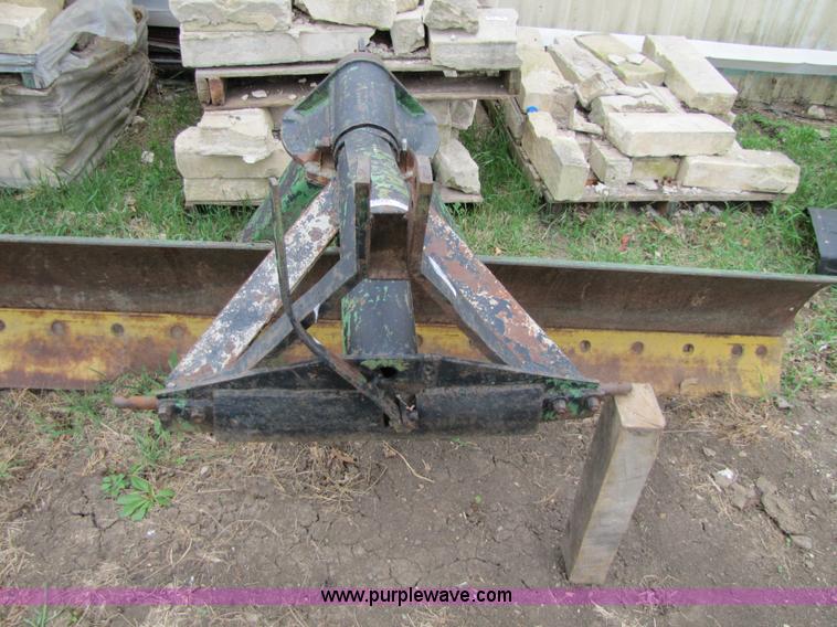 image for item 8666 John Deere 8' blade