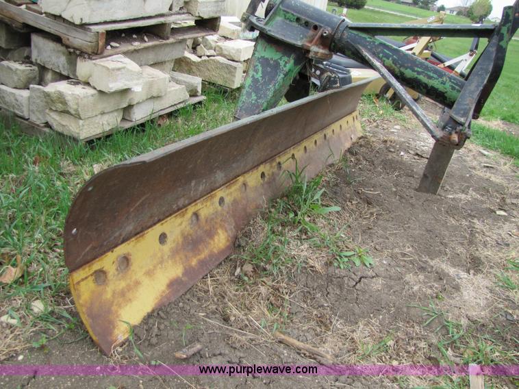 image for item 8666 John Deere 8' blade