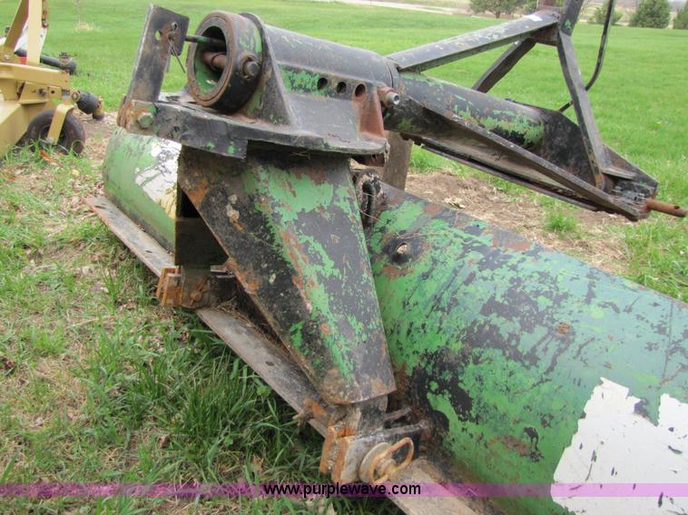image for item 8666 John Deere 8' blade