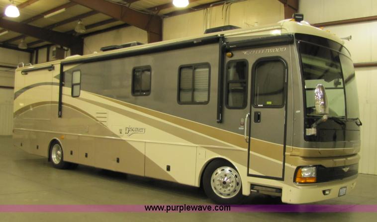 image for item 8690 2006 Fleetwood Discovery 39V RV motor home