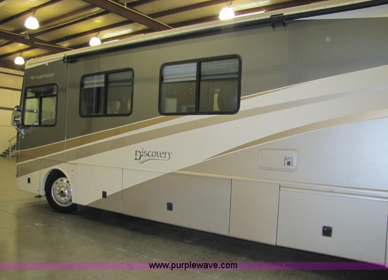 image for item 8690 2006 Fleetwood Discovery 39V RV motor home