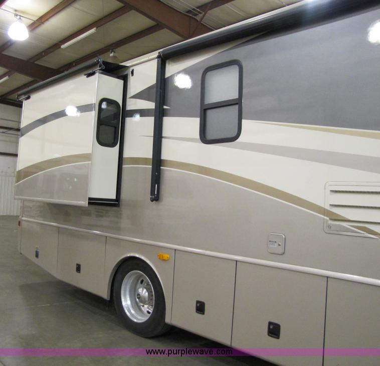 image for item 8690 2006 Fleetwood Discovery 39V RV motor home