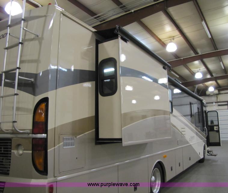 image for item 8690 2006 Fleetwood Discovery 39V RV motor home