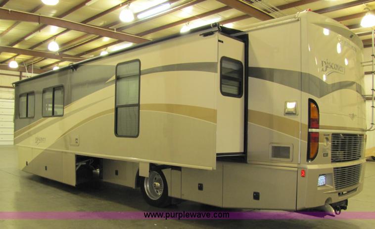 image for item 8690 2006 Fleetwood Discovery 39V RV motor home